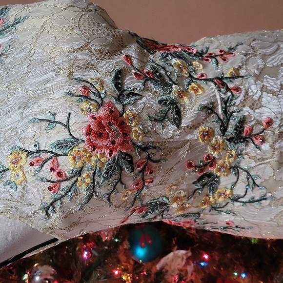 Elizabeth K GLS Apparel Dress - Picture 6 of 16